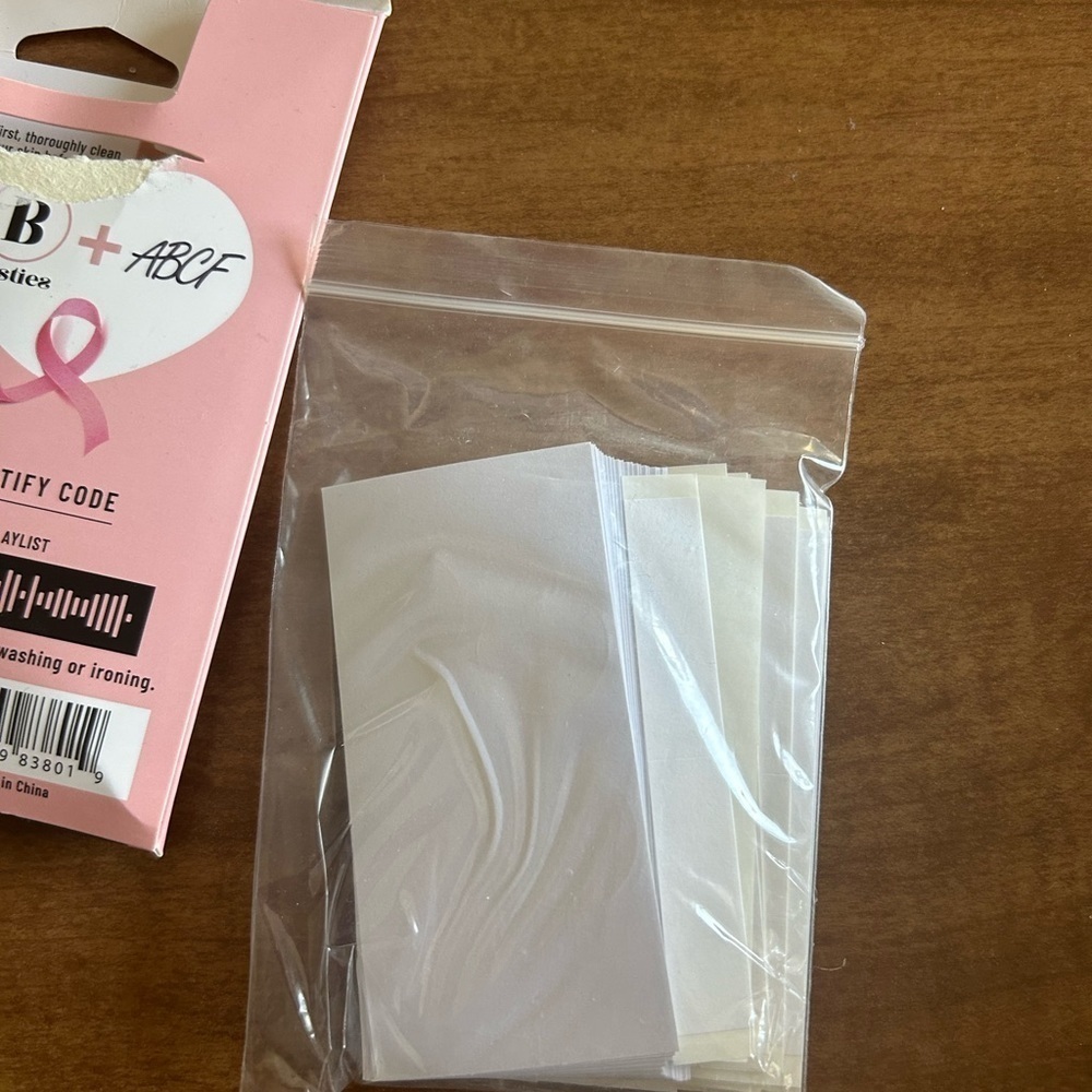 Busties Double Sided Clothing and Body Tape 100 strips 25 Dots Only 1 Dot used - Picture 4 of 4